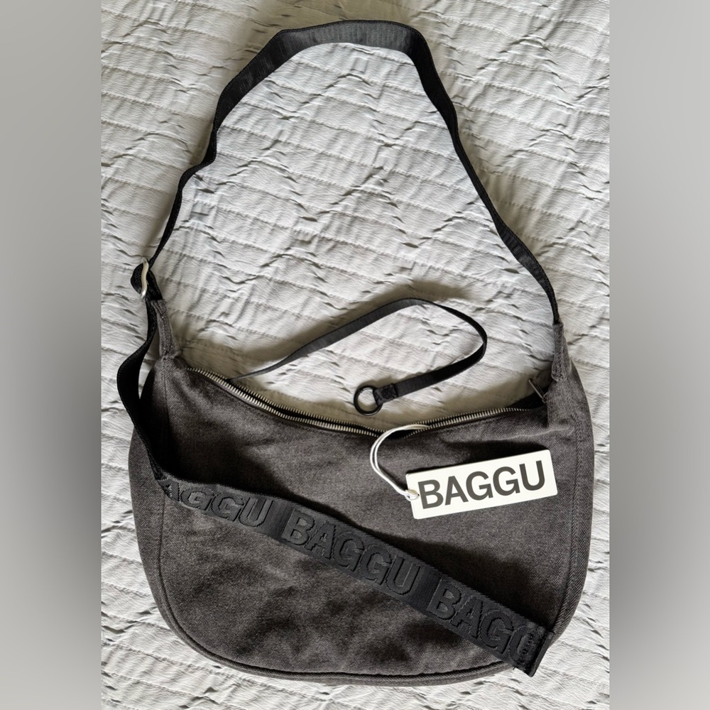 BNWT Baggu Denim Medium Crescent Bag